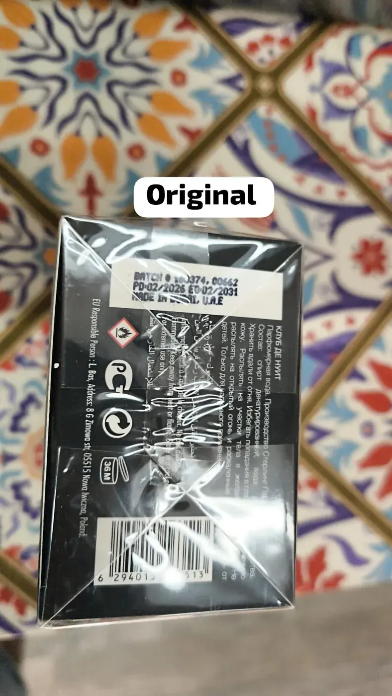 Base de la caja de otro Club de Nuit Intense Man de un periodo distinto, señalado como original