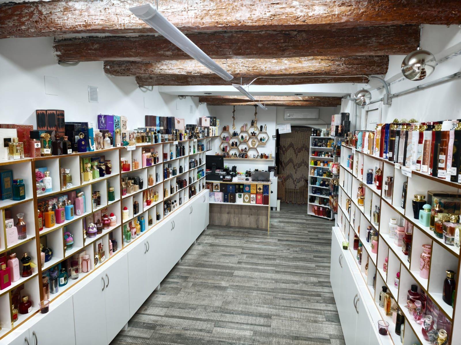 Fachada de la tienda Hera Perfumería en Carrer Montserrat 24, 43700 El Vendrell
